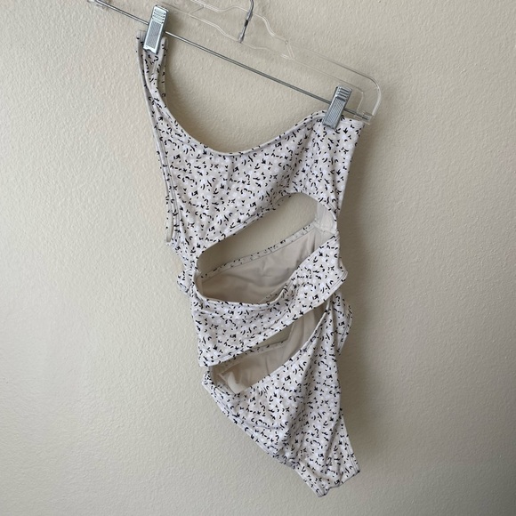 Jack’s Swimwear Women’s Floral Cutout One Piece Swimsuit Cream Size L Vacation - Picture 2 of 7